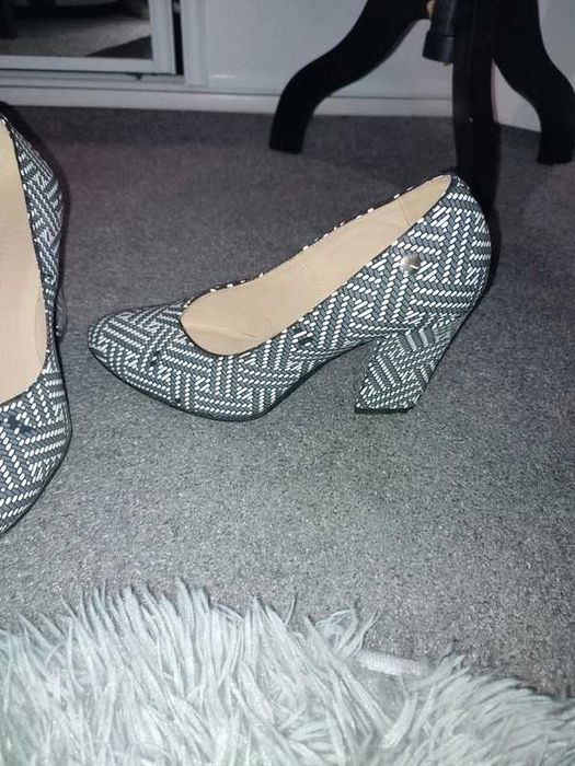 buty na obcasie rozm. 39