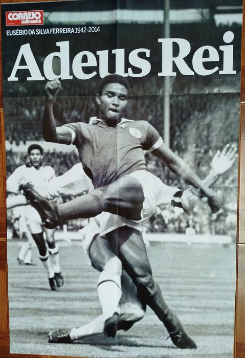 Jornal com pôster do Eusébio