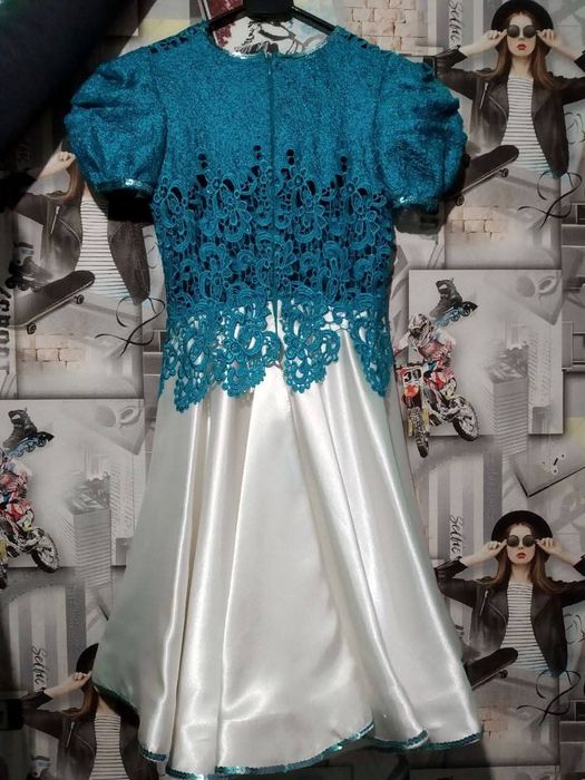 Продам платье на девочку 12-14 лет