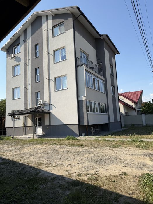 Квартира з ремонтом, паркомісцем та підвалом / від власника / без комісії