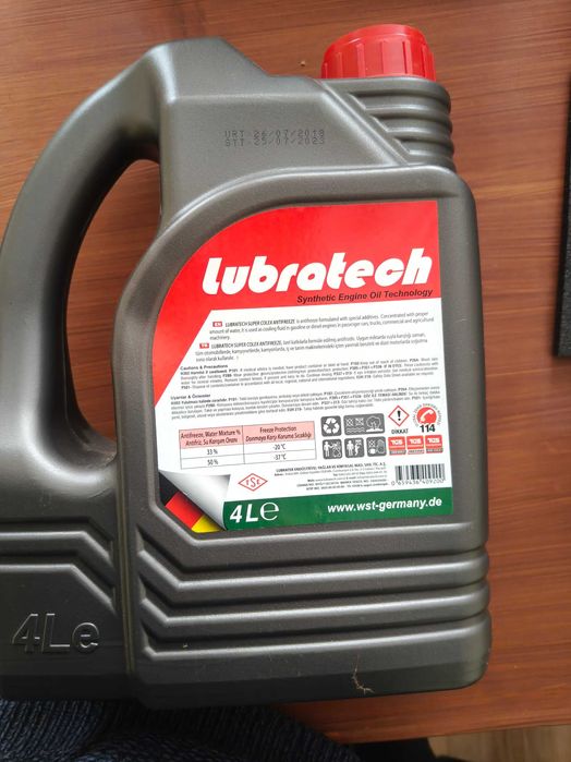 Антифриз (8 літрів). 800 за одну каністру.