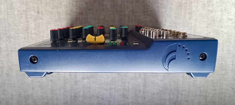 Мікшерний пульт Soundcraft Notepad 102