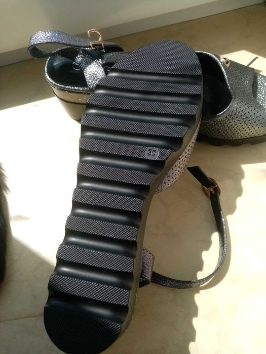 Босоножки новые р39