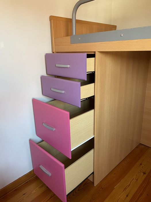 Cama Alta com 4 Gavetas e Escada em Madeira