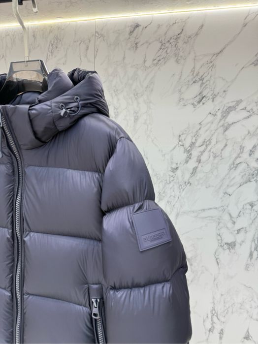 Granatowa zimowa kurtka puchowa burberry