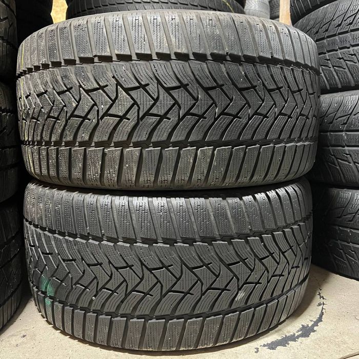 Пара зимової гуми 275/35/19