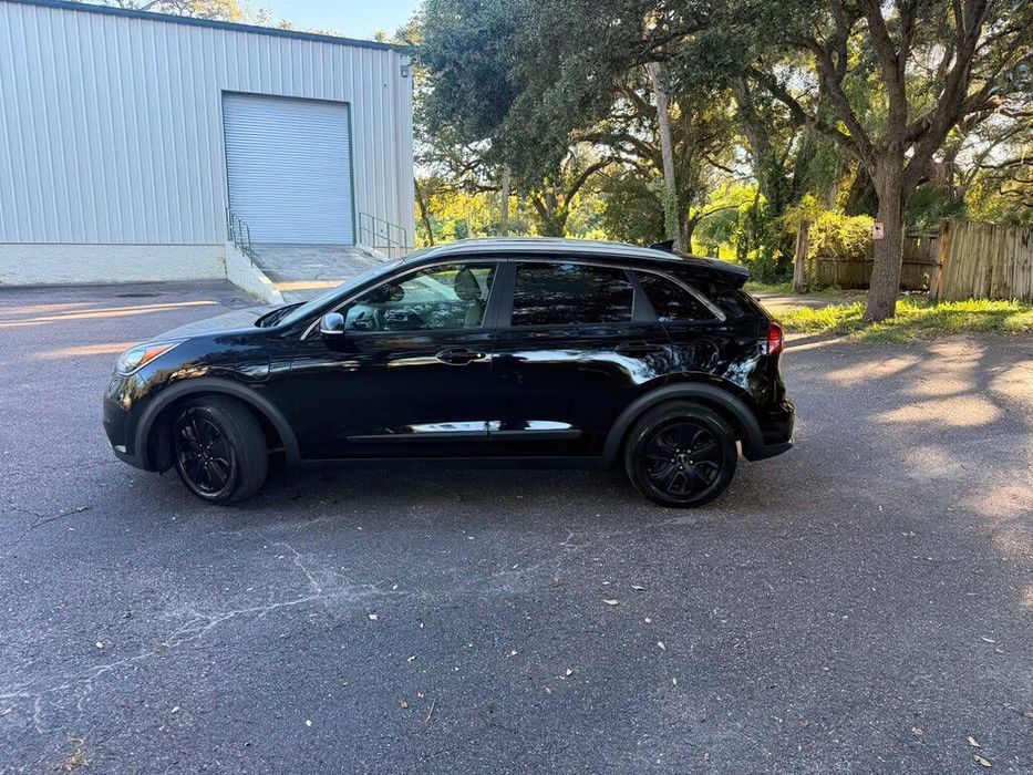 Kia Niro Hybrid      2018