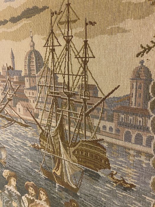 Grande Tapeçaria Com Moldura Dourada 220cm