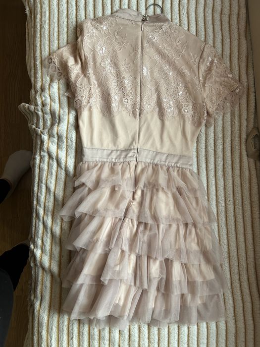 Piekna sykienka w stylu gotyckim