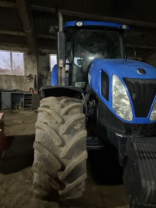 Пррдається трактор New Holland T7060