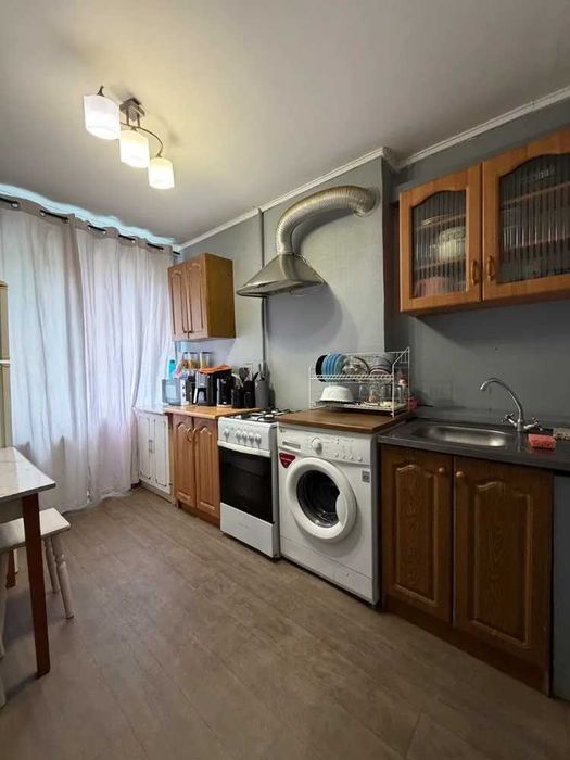 Продам 2-к квартиру на Перемозі-1, аквапарк