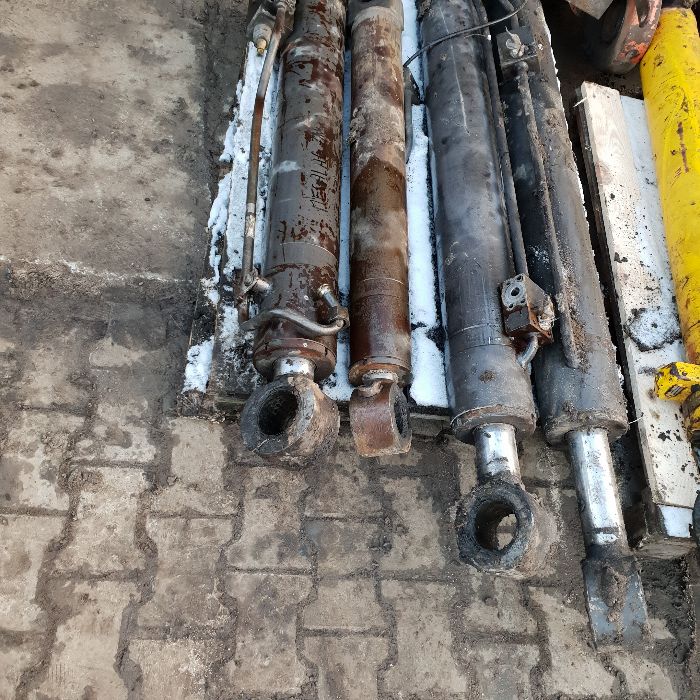 koparka mecalac 714 siłownik hydrauliczny ramienia