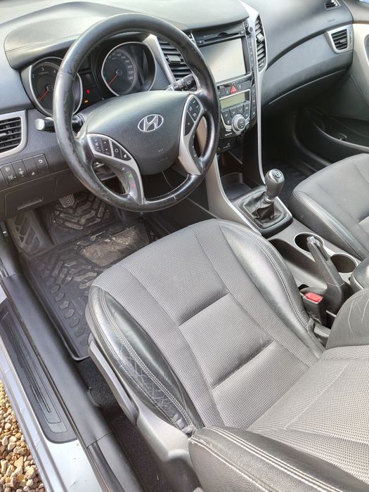 Hyundai i30 1.6 CRDI klimatyzacja alufelgi nawigacja zaniana