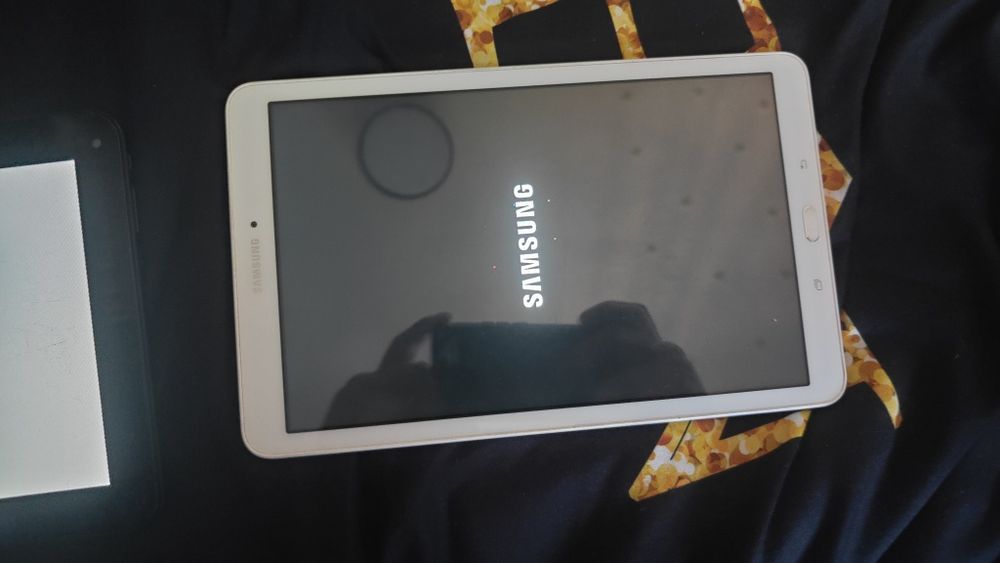 2 tablety  Thompson i Samsung