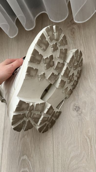 Стильні ботинки майже нові