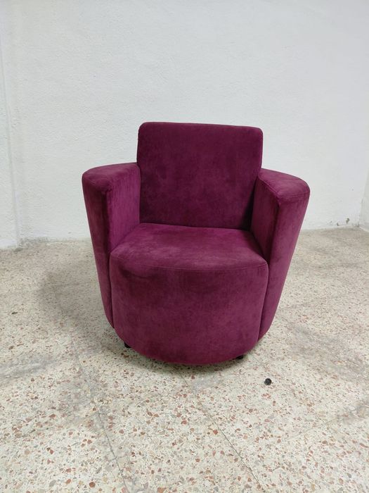 Poltrona  nova com cor alegre