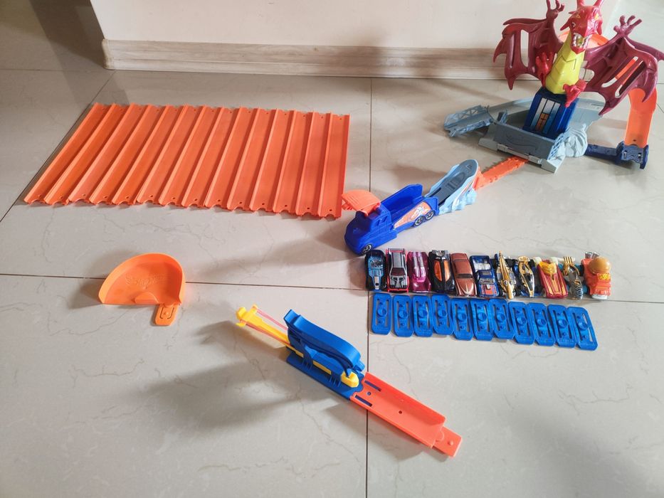 Wielki Zestaw Hotwheels Big Dragon