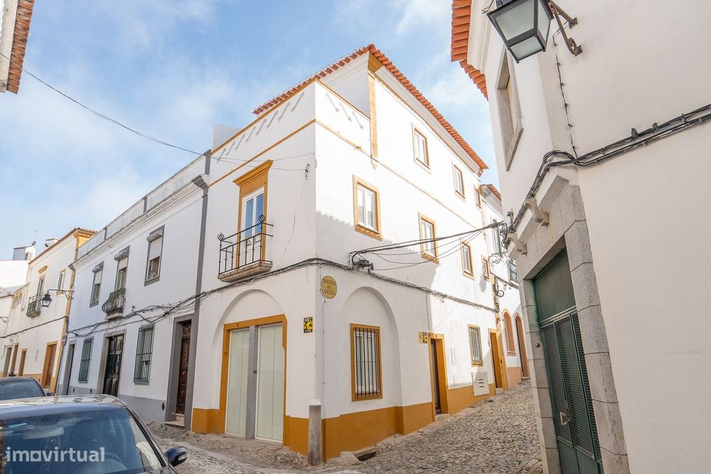 Prédio No Centro Histórico De Évora