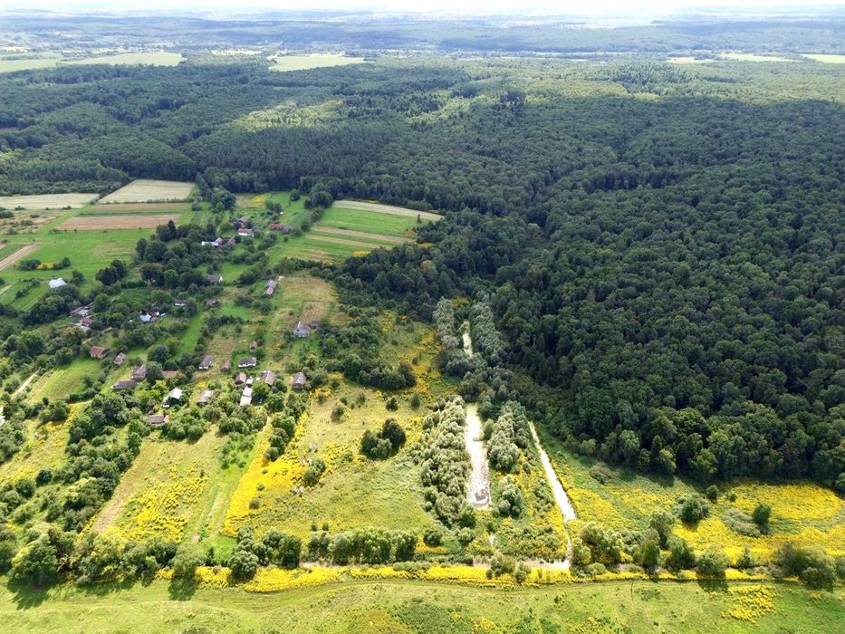 Продаж ділянки 2.1 га. з озерами та приляганням до лісу