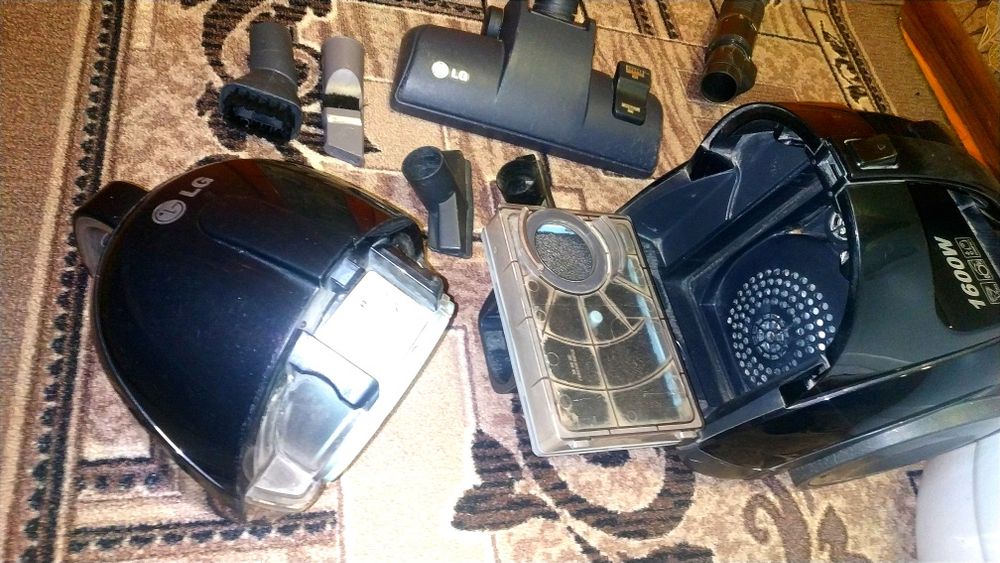 Пылесос,  LG 1600 Вт, безмешковой,  комплект