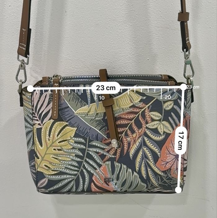 Mala floral linda para primavera - verão. Nova