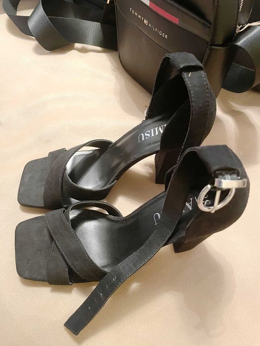 Жіночі босоніжки NewYorker