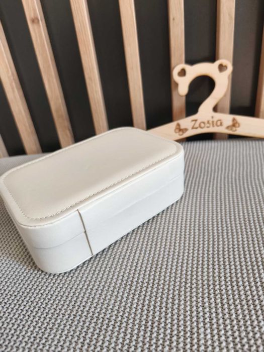 Beżowa kosmetyczka nowa na biżuterię kolczyki duża pojemna szkatułka