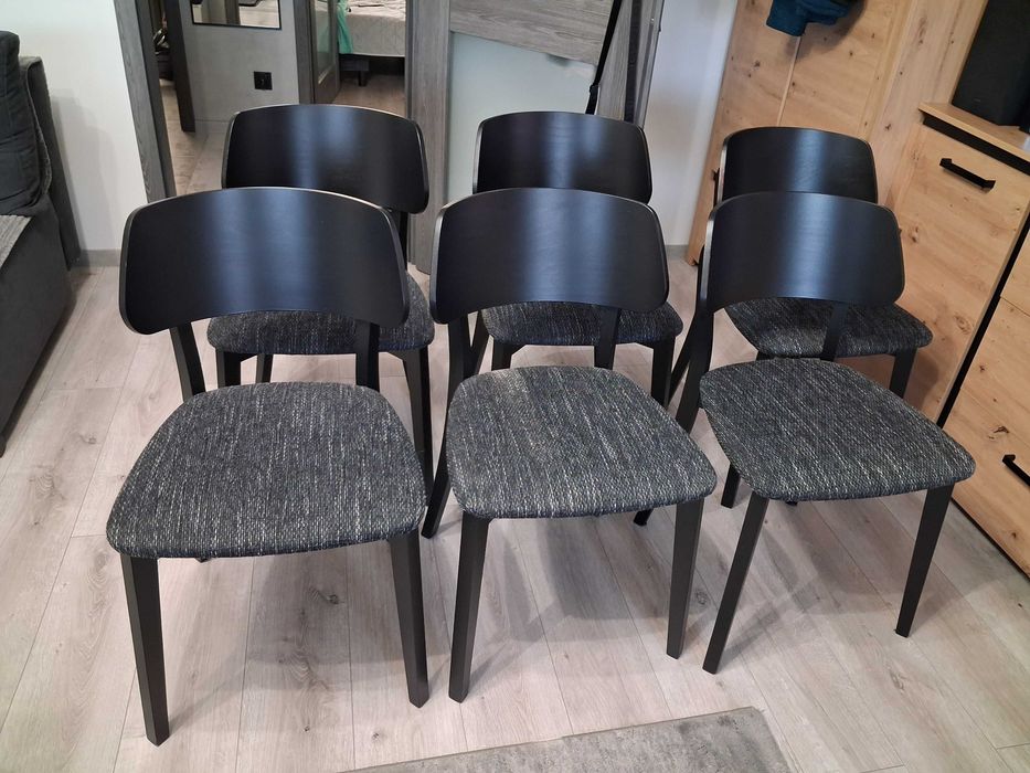 Krzesła drewniane czarne