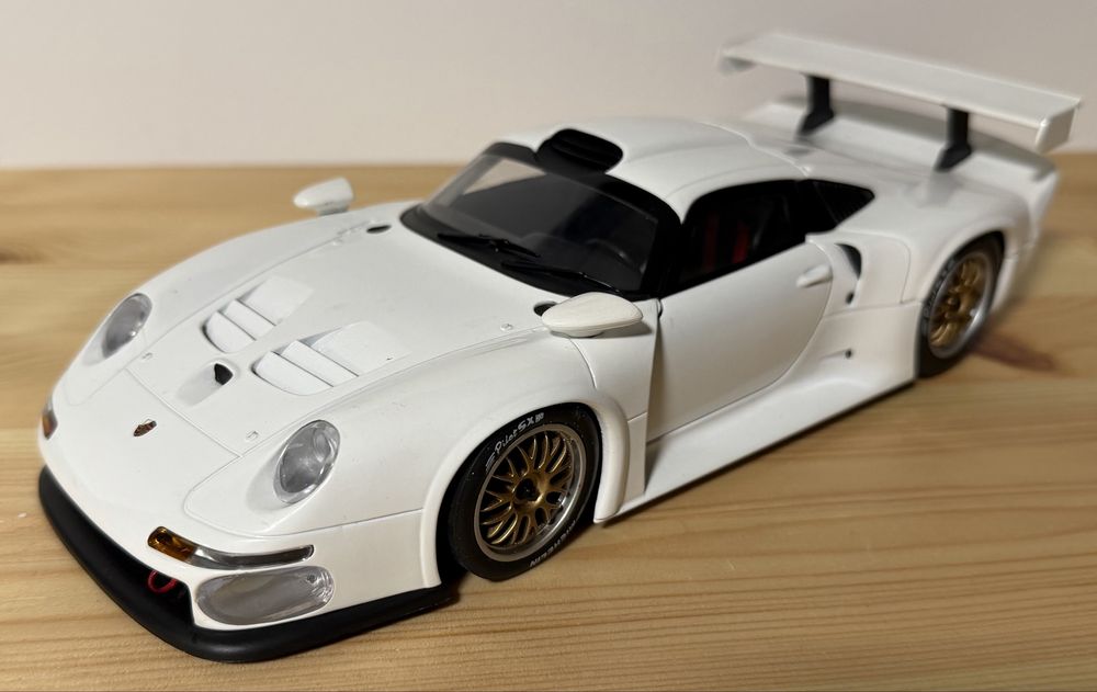 Porsche 911 GT1 - 1/18 ut models