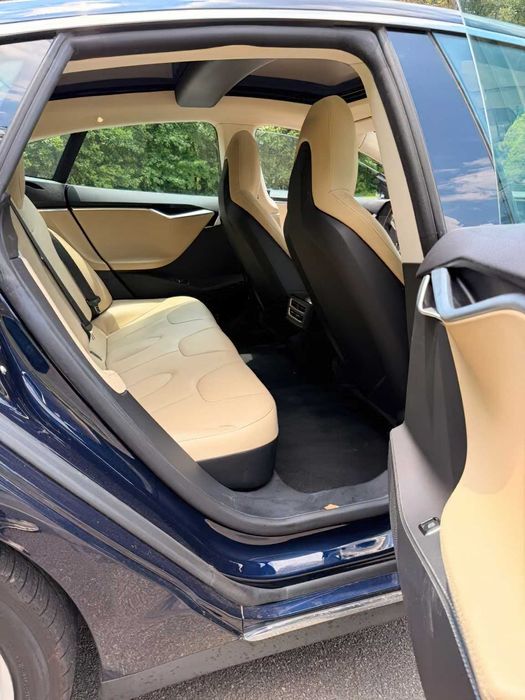 Tesla Model S      2015