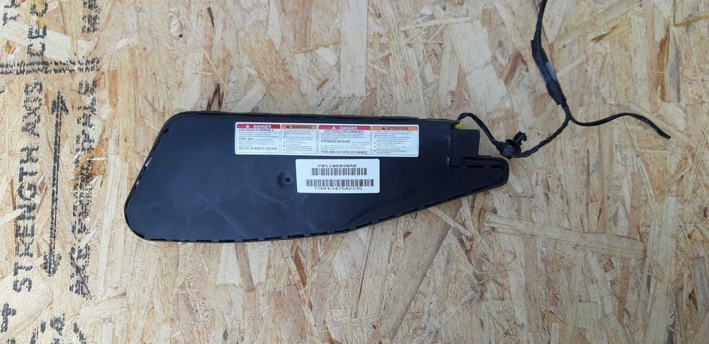 Poduszka fotela Chrysler Voyager Dodge Caravan boczna  RT 11-19r