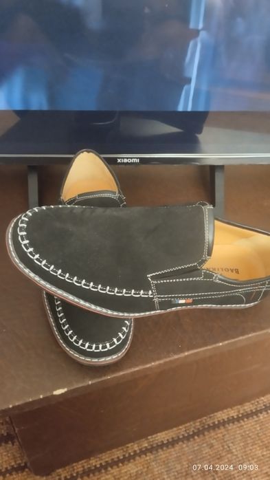 Продам нові . Замш