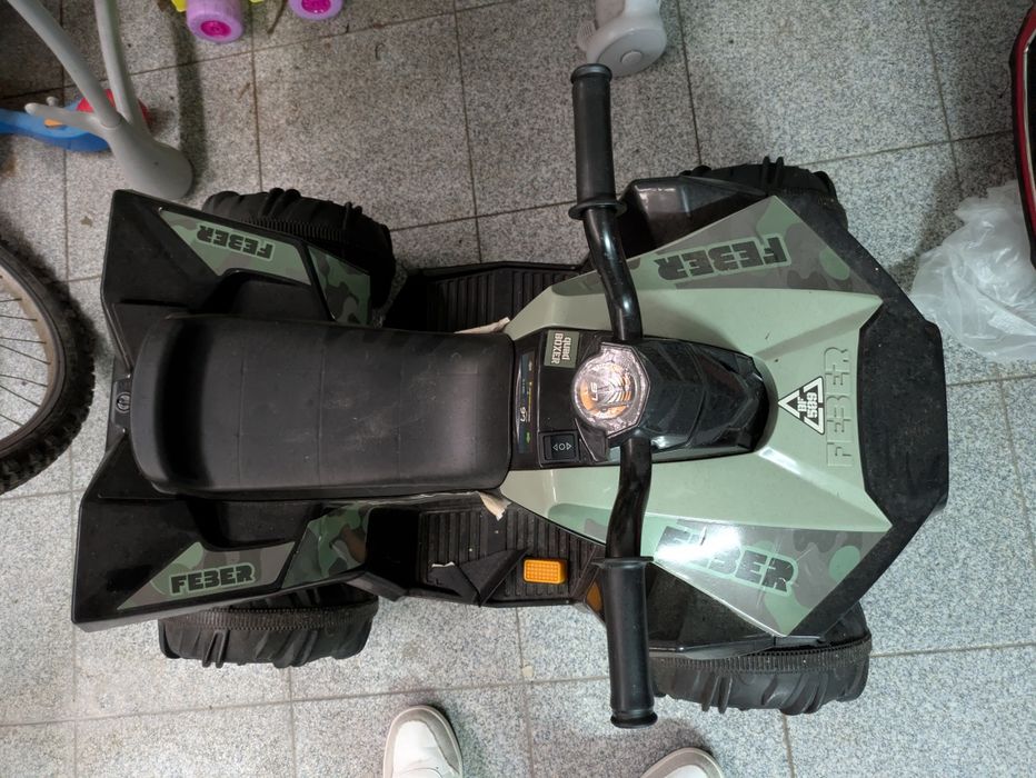 Moto4 elétrica 12V Feber
