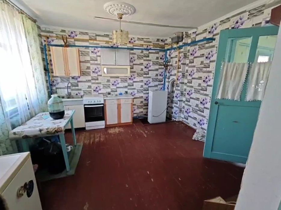 Продам пів будинку квартирного типу.