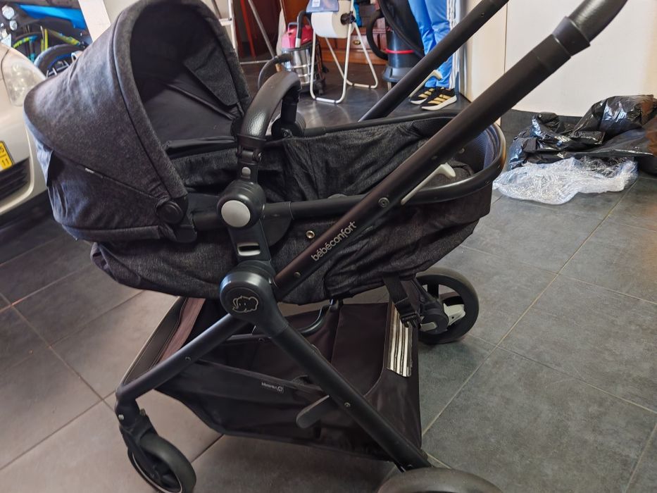 Carrinho de bebê 
Marca bebé Confort (isof