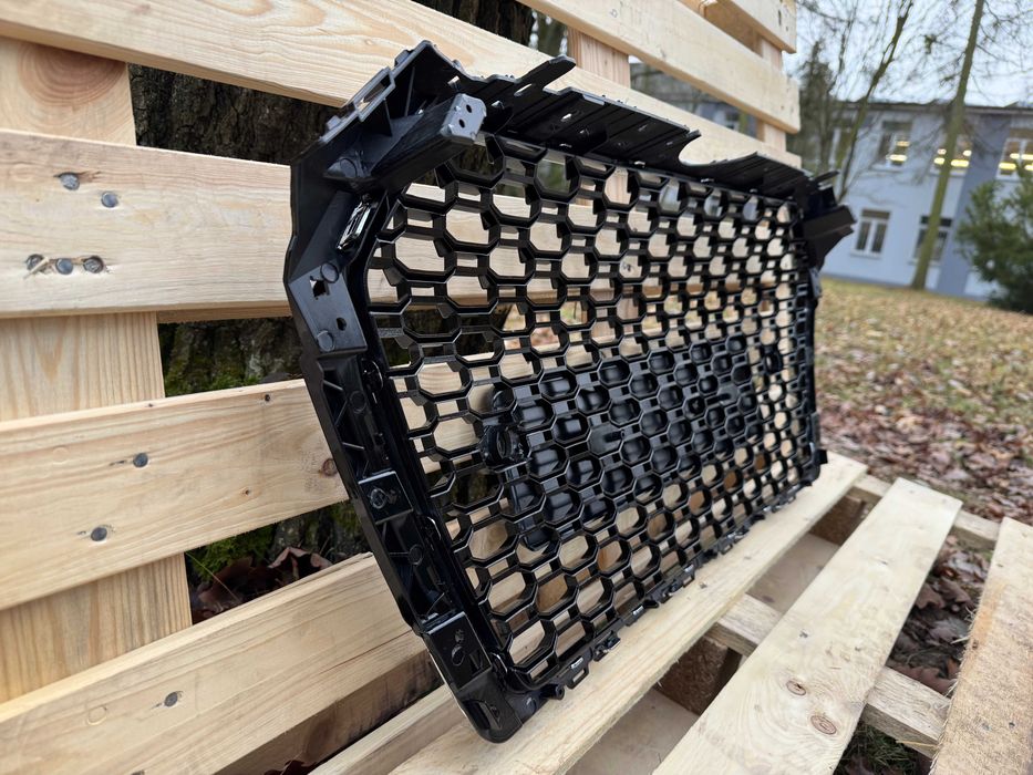 Grill Atrapa A4 B9 15-19 styl RS4 CHROME (z kamerom)