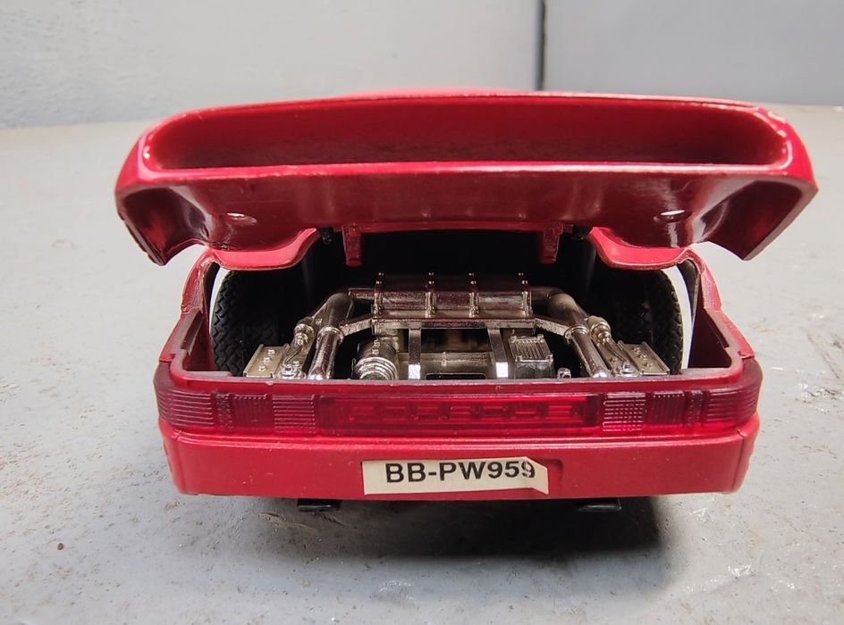 Model Porsche 959 Bburago skala 1:24