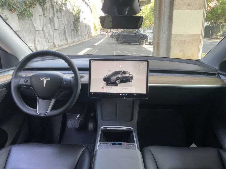 Tesla Model Y Long Range      2023