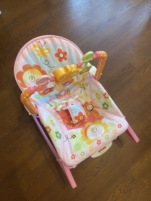 Шезлонг дитячий Fisher Price з музикою