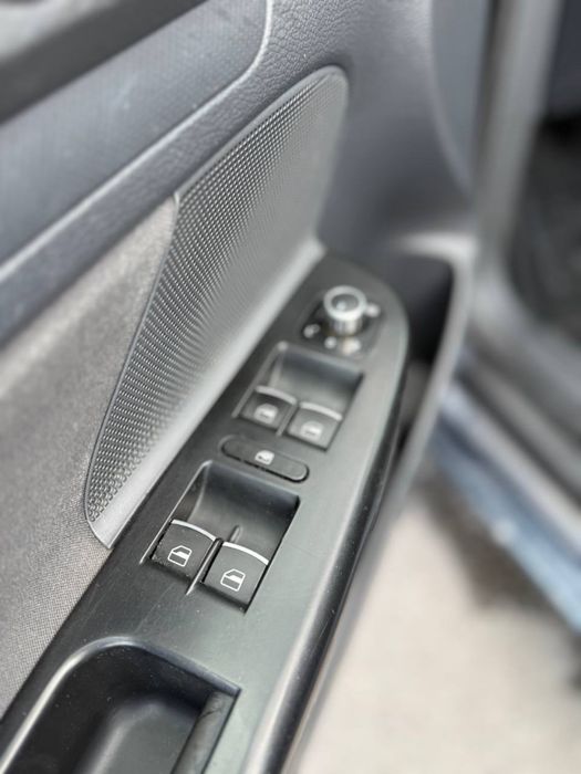 VW Golf 5. 1.6 mpi