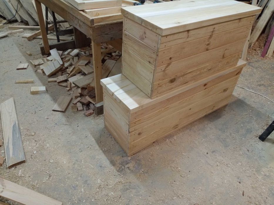 Kufer drewniany, grube wieko