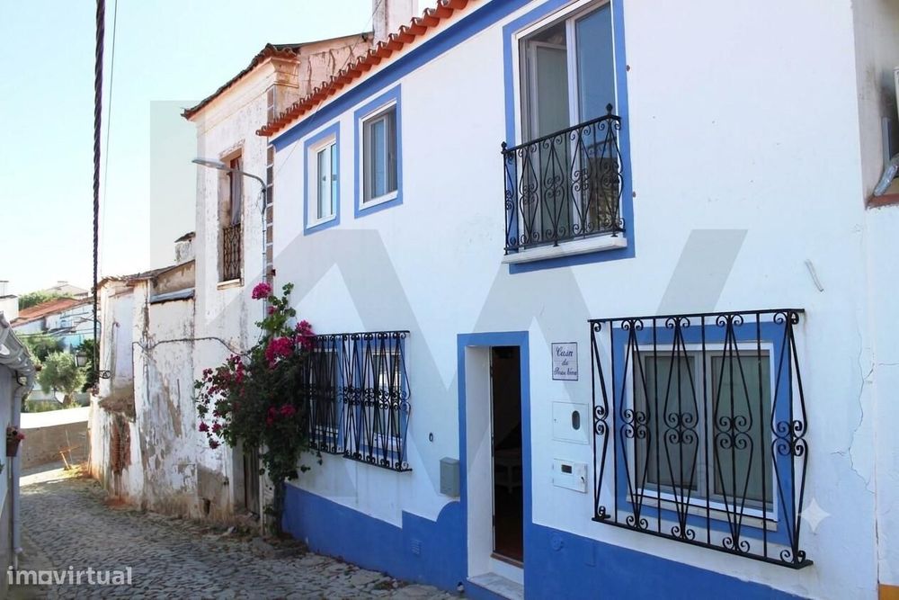 Lindíssima moradia T2 excelente estado , sem espaço exterior, junto ao