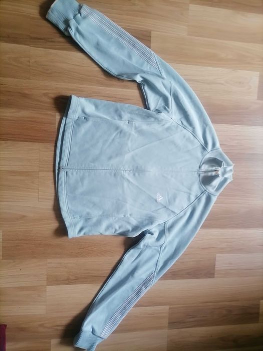 Błękitna bluza adidas