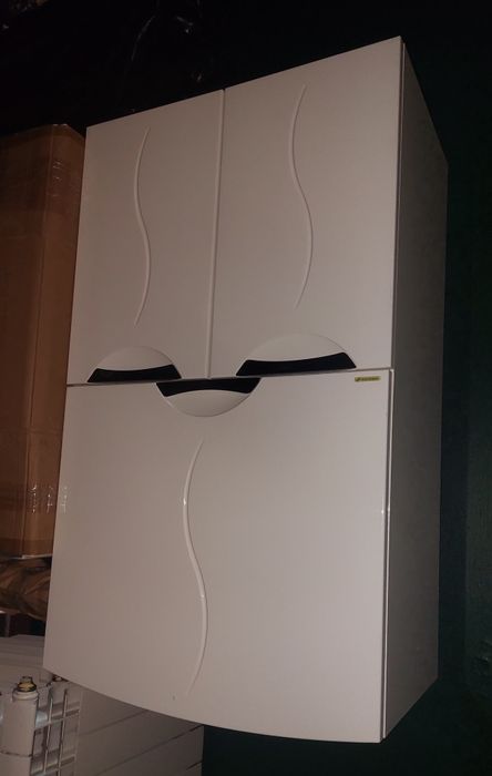 Шкафчик в ванную комнату с сеткой для белья