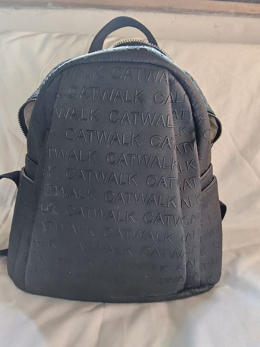 Рюкзак, фірмовий.