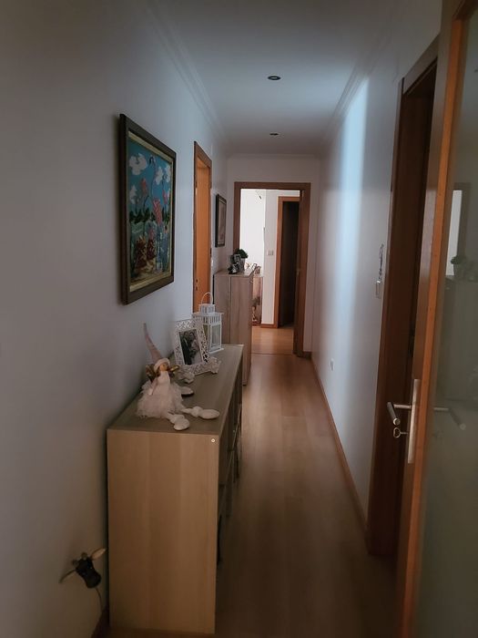 Apartamento t2 com garagem arrecadacao,2 elevadores 2 casas de banho