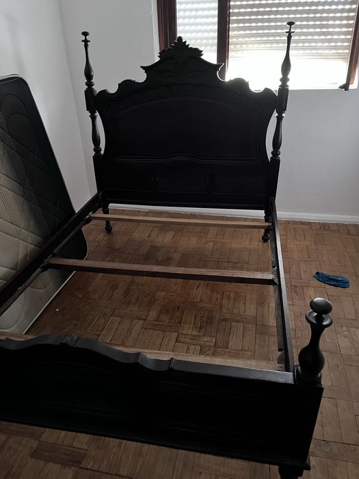 cama antiga de madeira