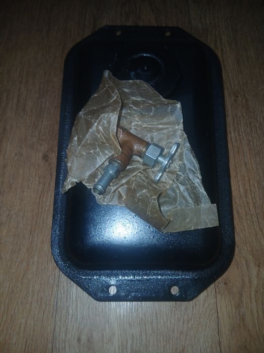 Паливний бак з краном