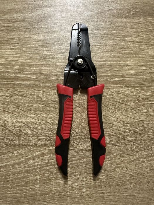 Alicate multifuncional