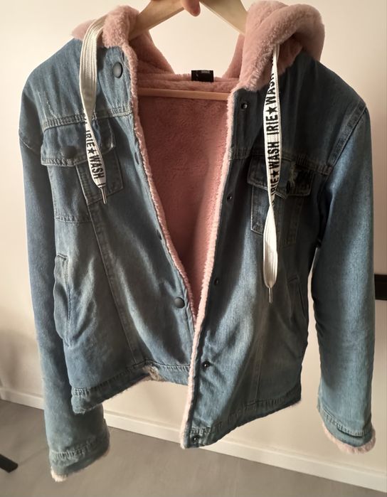 Джинсова куртка з рожевою підкладкою